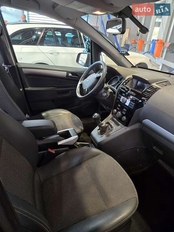 Минивэн Opel Zafira 2010 в Белой Церкви