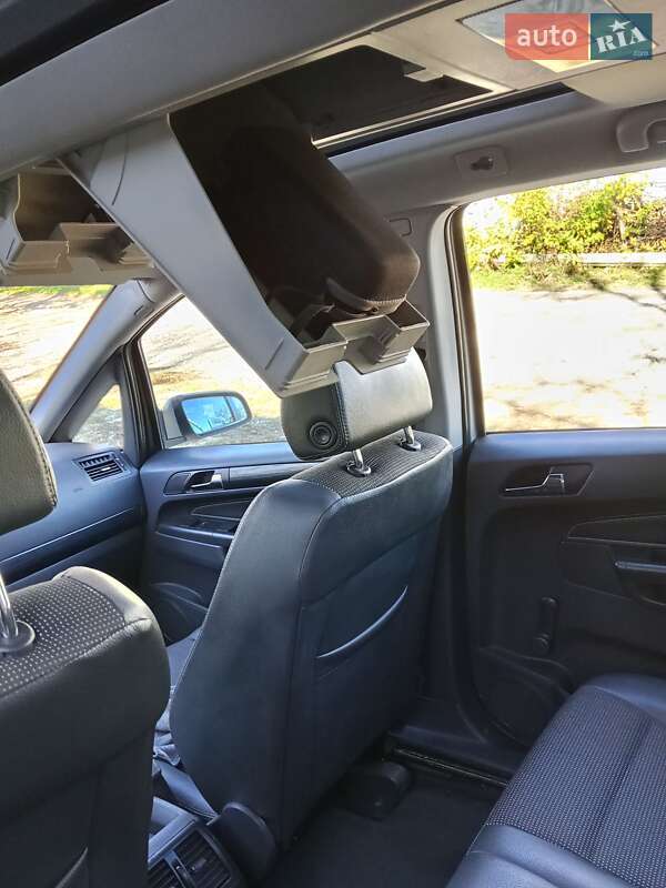 Минивэн Opel Zafira 2006 в Каменец-Подольском