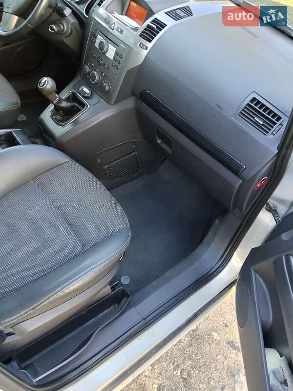 Минивэн Opel Zafira 2006 в Каменец-Подольском
