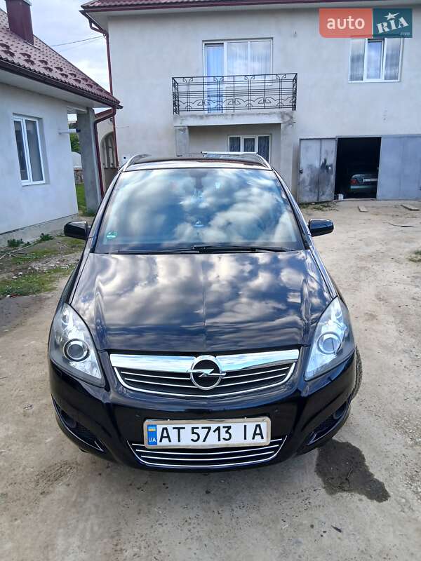 Минивэн Opel Zafira 2009 в Надворной фото Минивэн Opel Zafira 2009 в Надворной