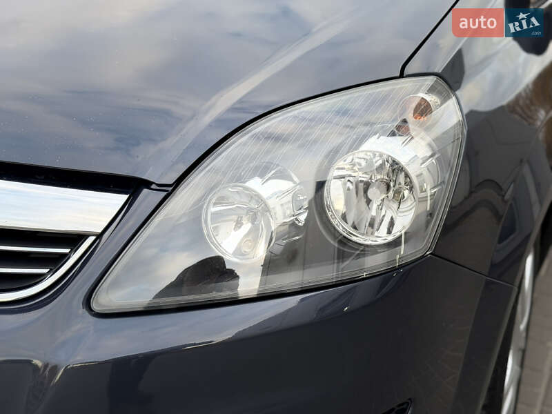 Мінівен Opel Zafira 2011 в Тернополі