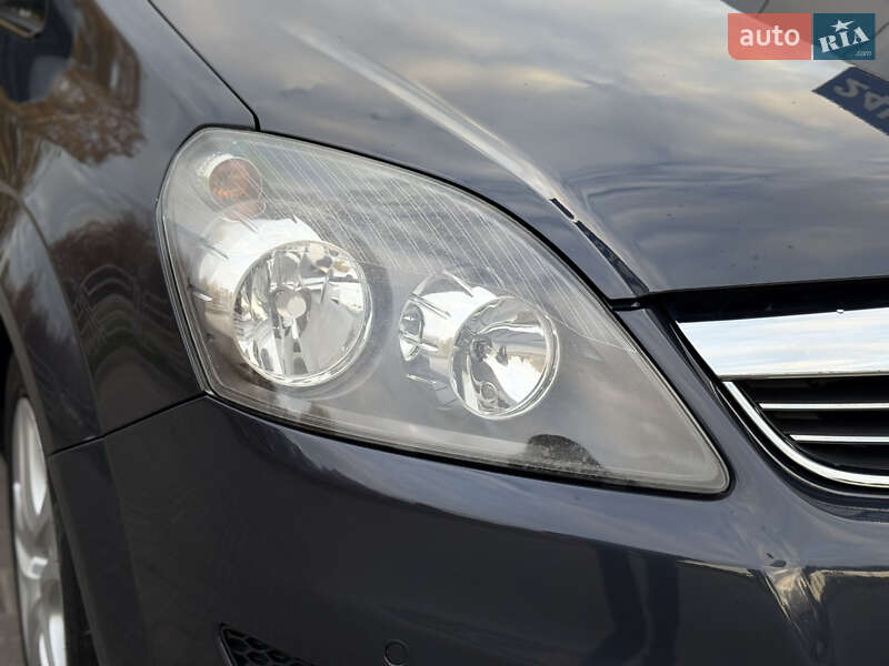 Мінівен Opel Zafira 2011 в Тернополі