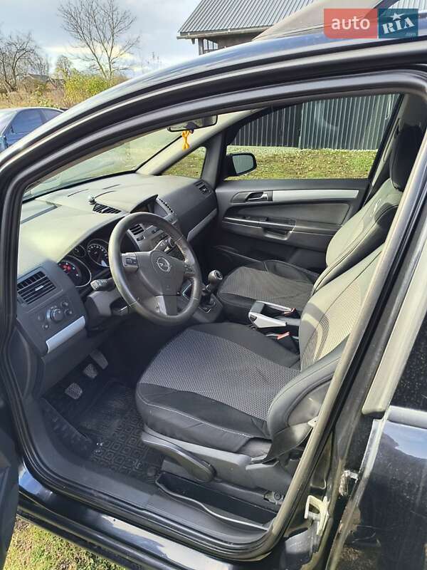 Минивэн Opel Zafira 2006 в Тлумаче