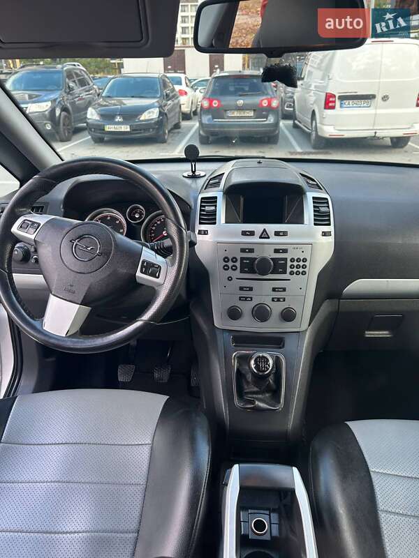 Минивэн Opel Zafira 2008 в Ирпене