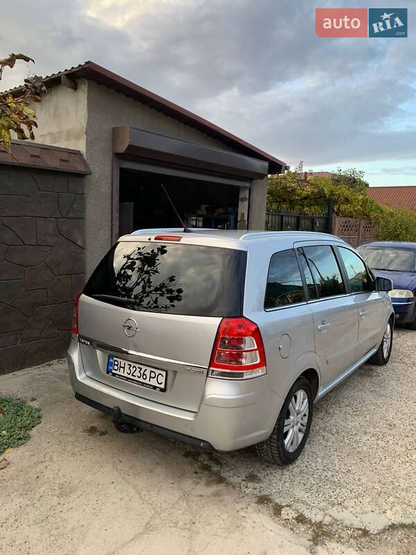 Opel Zafira 2011