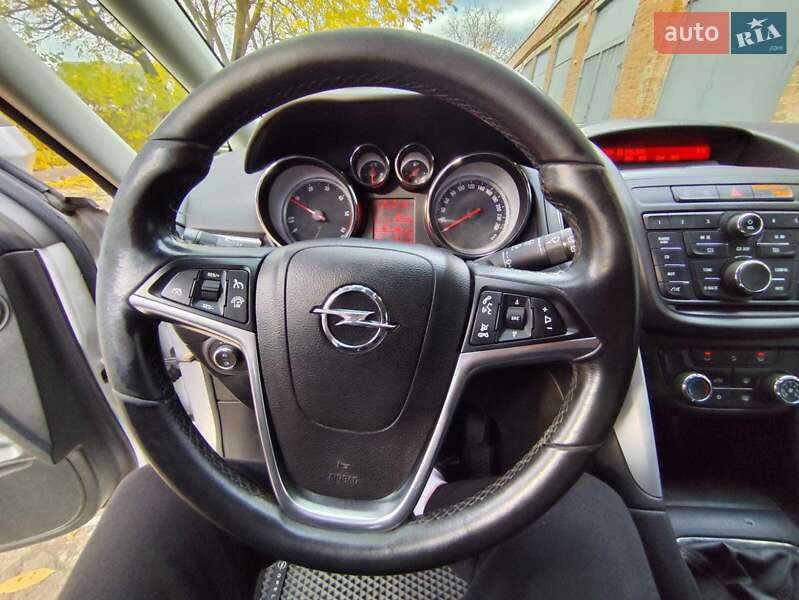 Микровэн Opel Zafira 2013 в Луцке