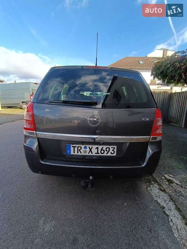 Минивэн Opel Zafira 2010 в Белой Церкви