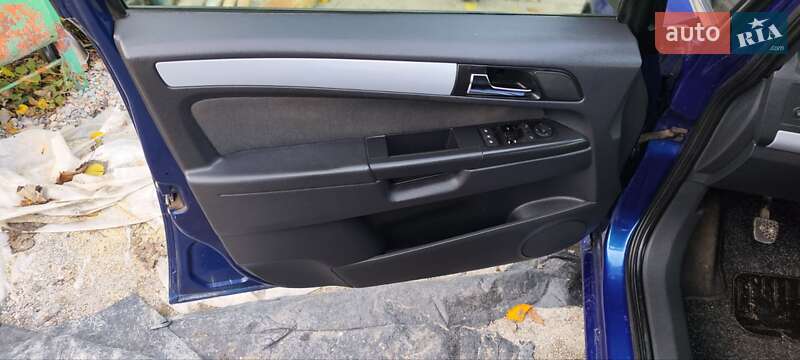 Минивэн Opel Zafira 2005 в Новоукраинке фото 10 Минивэн Opel Zafira 2005 в Новоукраинке