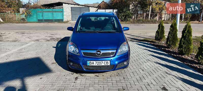 Минивэн Opel Zafira 2005 в Новоукраинке фото Минивэн Opel Zafira 2005 в Новоукраинке