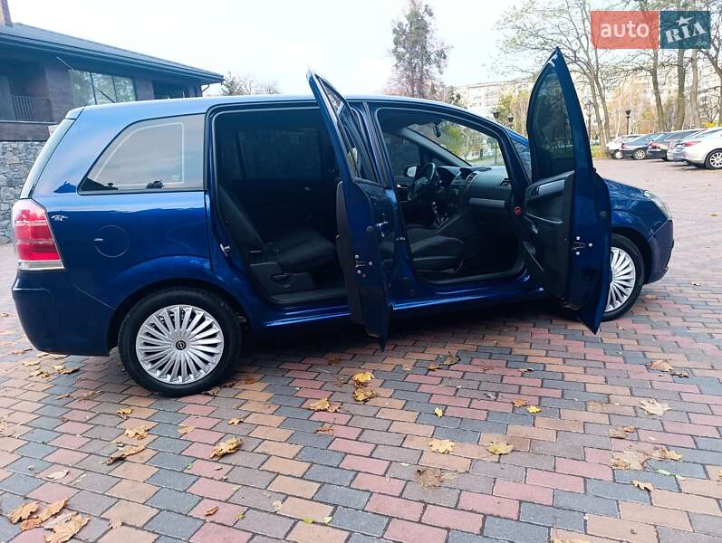 Мінівен Opel Zafira 2006 в Звягелі