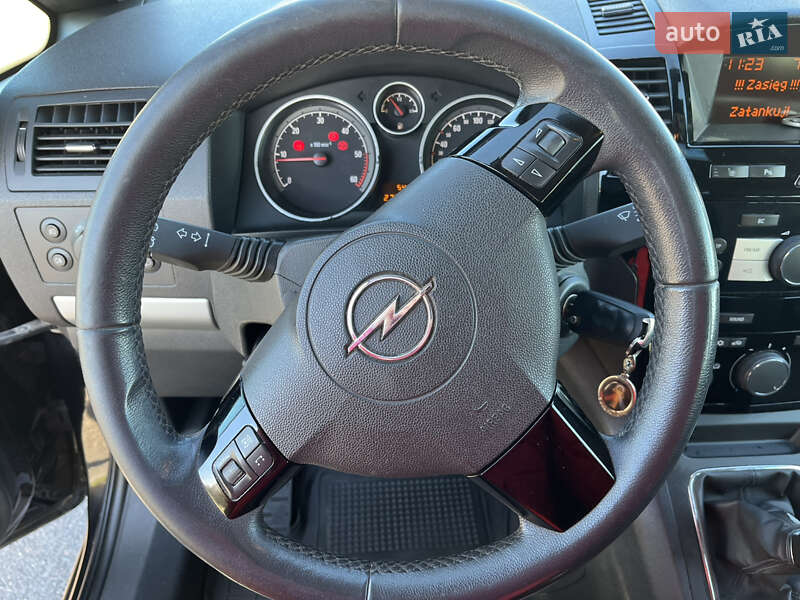 Мінівен Opel Zafira 2011 в Львові