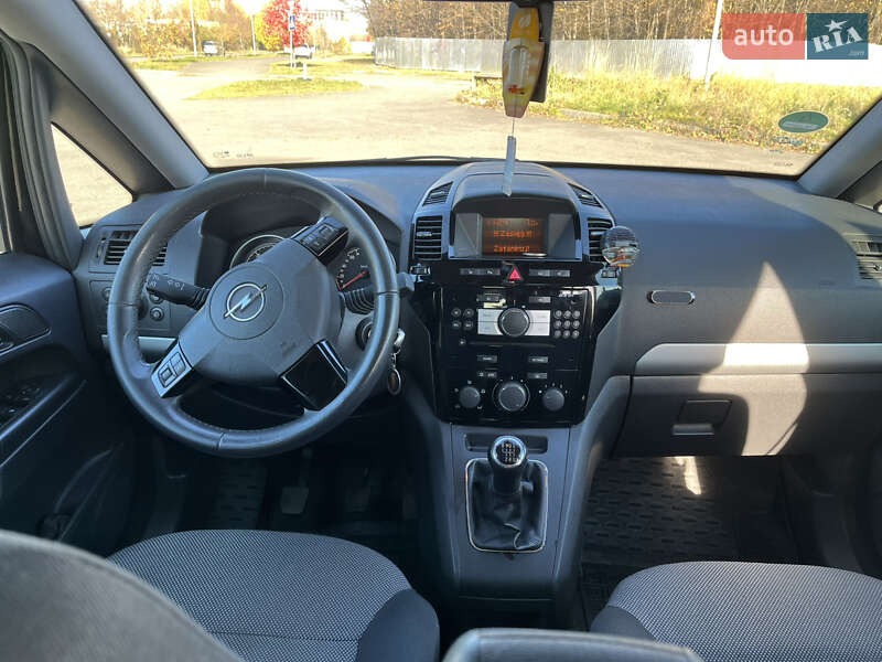 Мінівен Opel Zafira 2011 в Львові