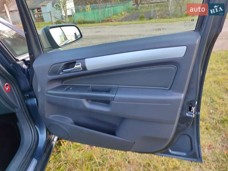 Минивэн Opel Zafira 2009 в Клевани фото 32 Минивэн Opel Zafira 2009 в Клевани