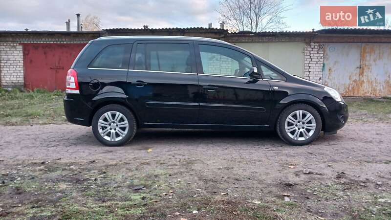 Минивэн Opel Zafira 2010 в Краматорске