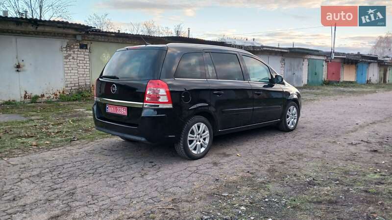 Минивэн Opel Zafira 2010 в Краматорске