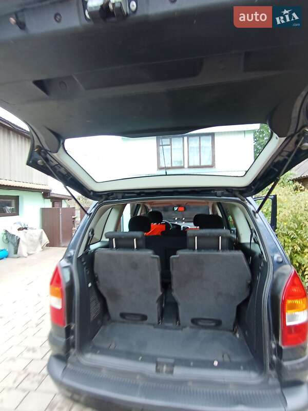 Минивэн Opel Zafira 2002 в Дубно