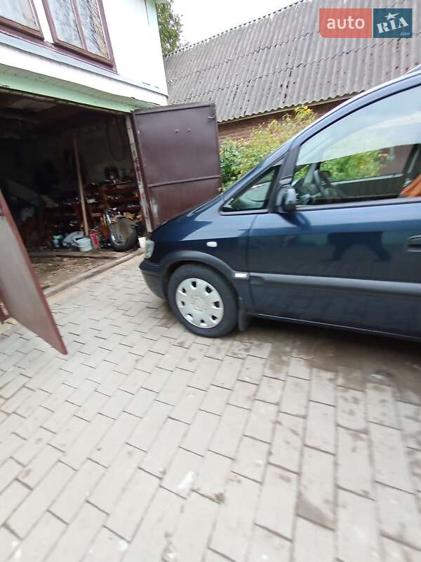 Минивэн Opel Zafira 2002 в Дубно