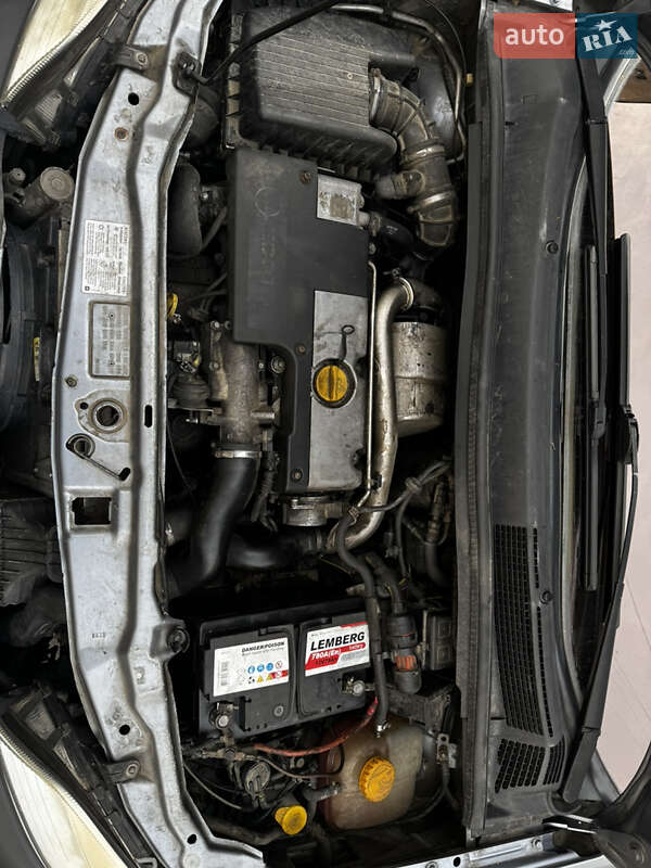 Минивэн Opel Zafira 2003 в Львове