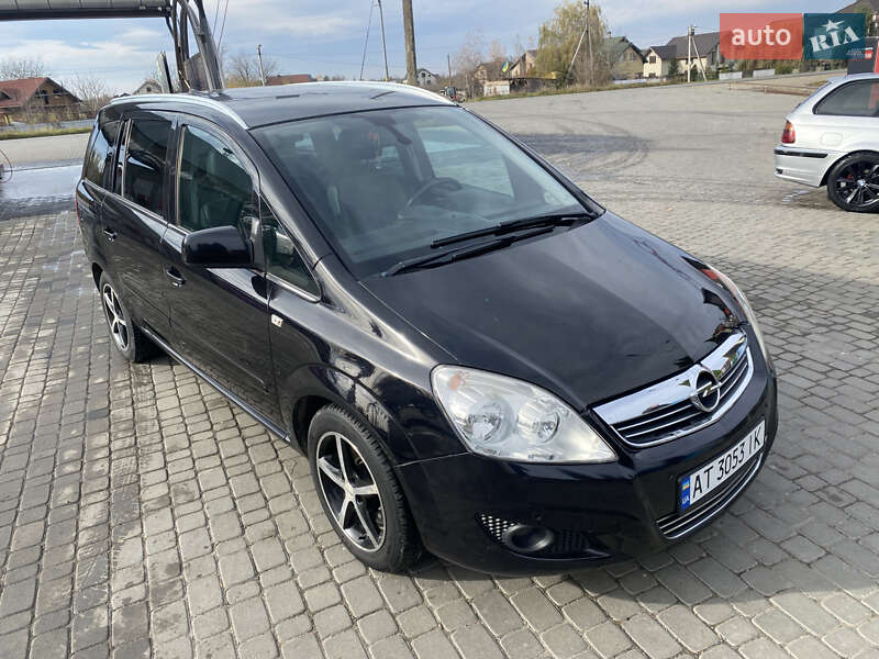Минивэн Opel Zafira 2010 в Ивано-Франковске