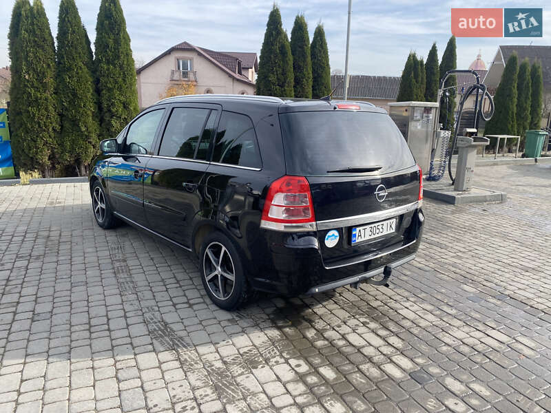 Минивэн Opel Zafira 2010 в Ивано-Франковске