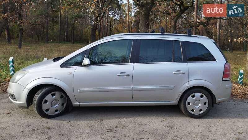 Минивэн Opel Zafira 2006 в Киеве
