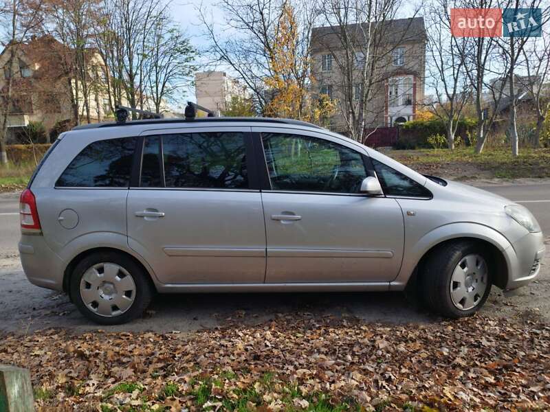 Минивэн Opel Zafira 2006 в Киеве