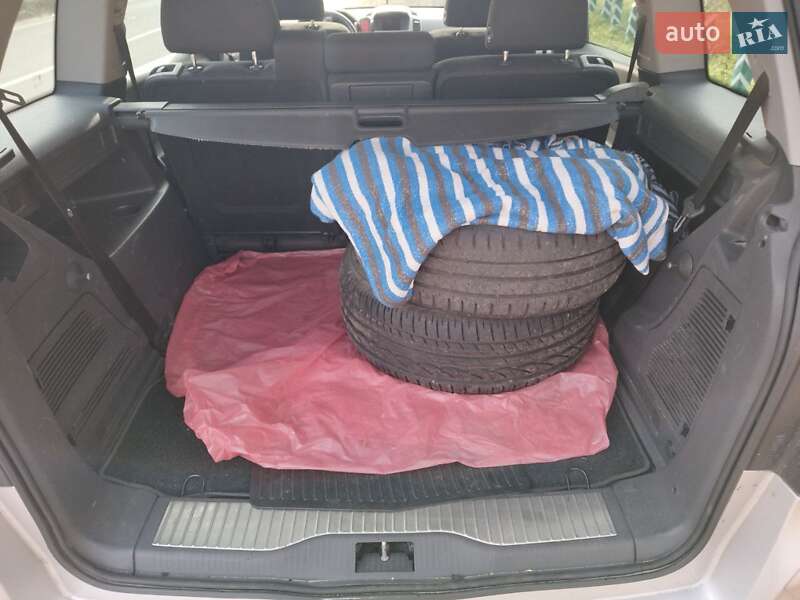 Минивэн Opel Zafira 2006 в Киеве