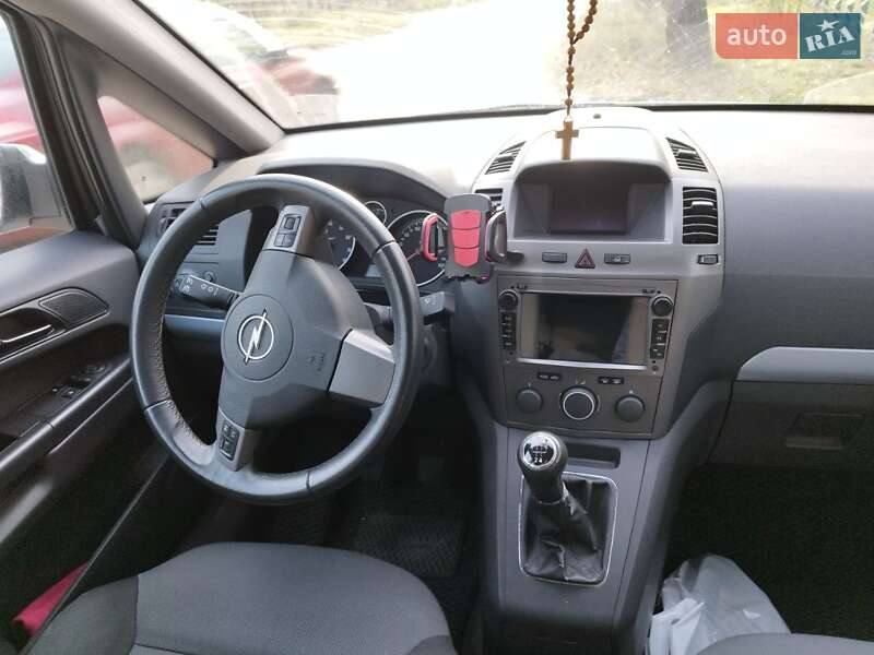 Минивэн Opel Zafira 2006 в Киеве