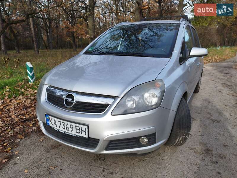Минивэн Opel Zafira 2006 в Киеве