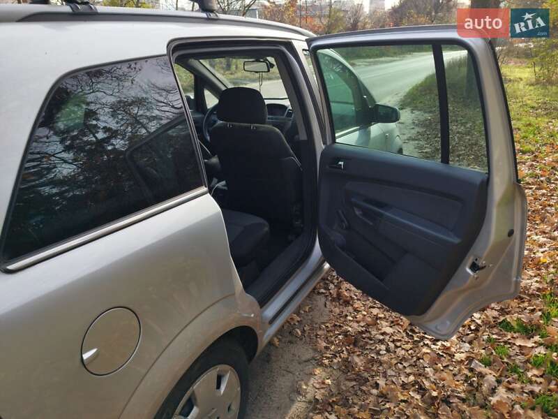 Минивэн Opel Zafira 2006 в Киеве