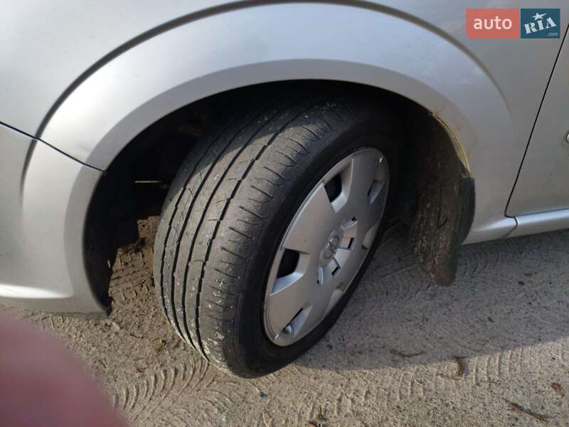 Минивэн Opel Zafira 2006 в Киеве