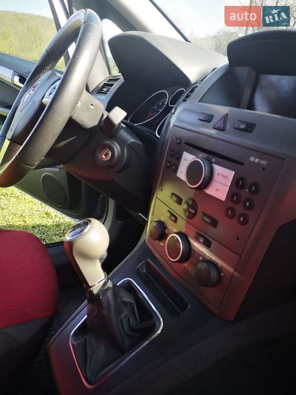 Мінівен Opel Zafira 2006 в Коломиї
