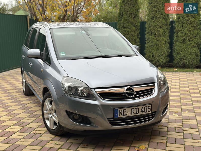 Минивэн Opel Zafira 2010 в Виннице