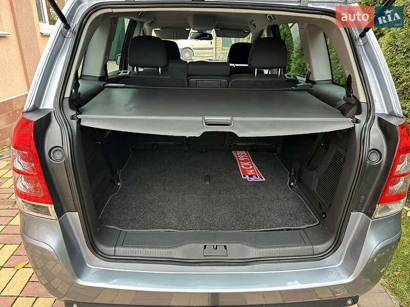 Минивэн Opel Zafira 2010 в Виннице