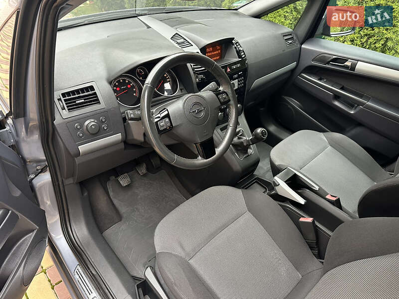 Минивэн Opel Zafira 2010 в Виннице