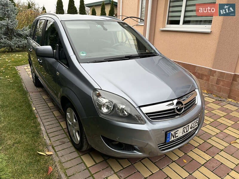 Минивэн Opel Zafira 2010 в Виннице