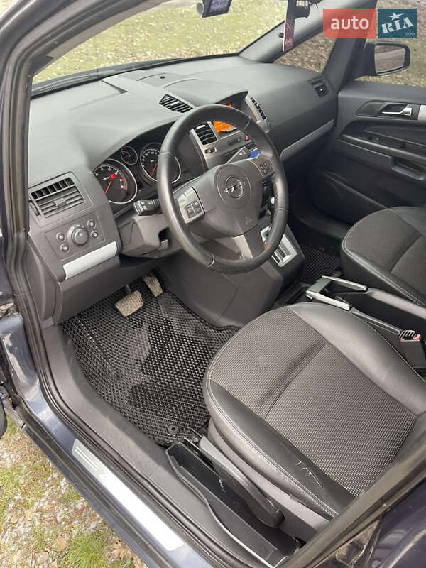 Минивэн Opel Zafira 2007 в Конотопе