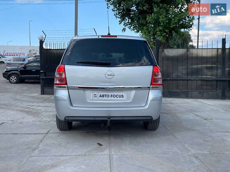 Минивэн Opel Zafira 2011 в Киеве