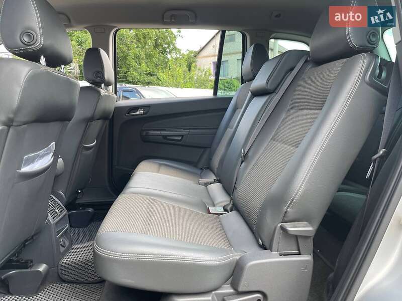 Минивэн Opel Zafira 2011 в Киеве