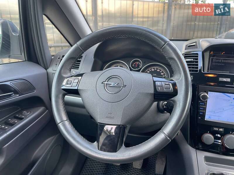 Минивэн Opel Zafira 2011 в Киеве
