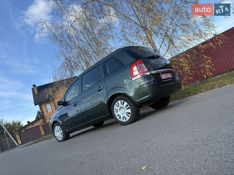 Минивэн Opel Zafira 2009 в Борисполе