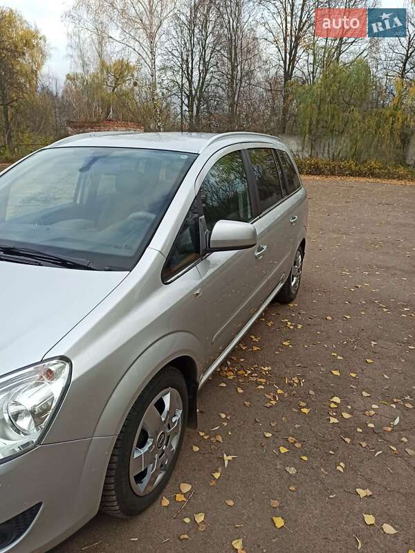 Минивэн Opel Zafira 2011 в Варве