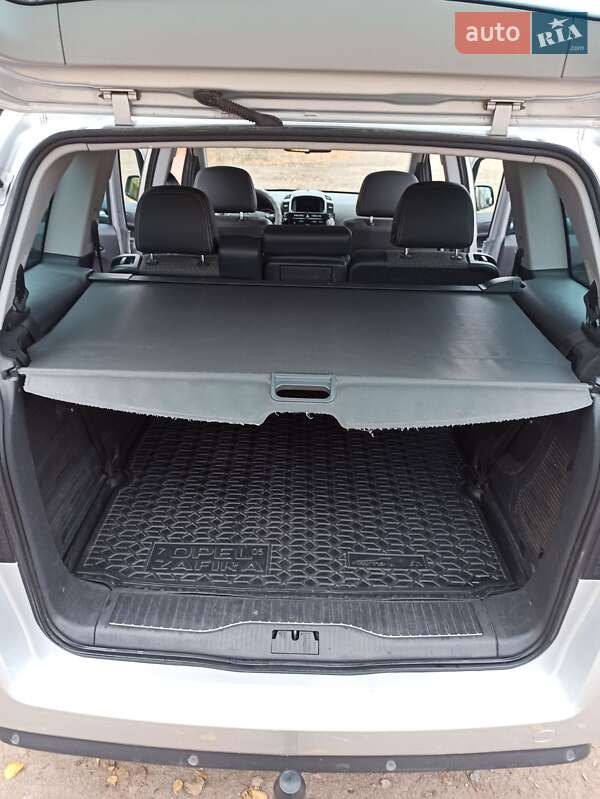 Минивэн Opel Zafira 2011 в Варве