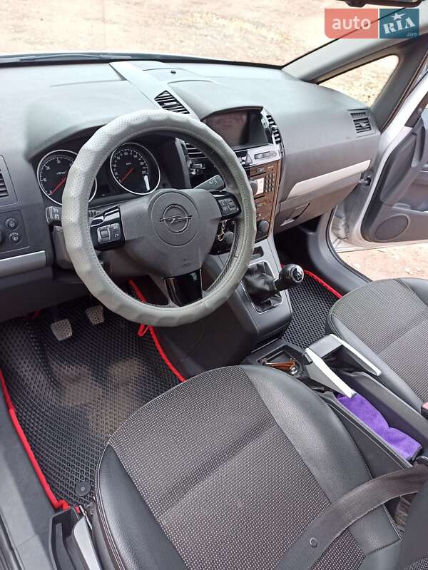 Минивэн Opel Zafira 2011 в Варве