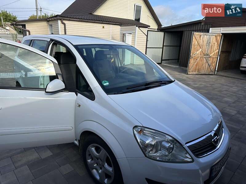 Минивэн Opel Zafira 2008 в Гостомеле