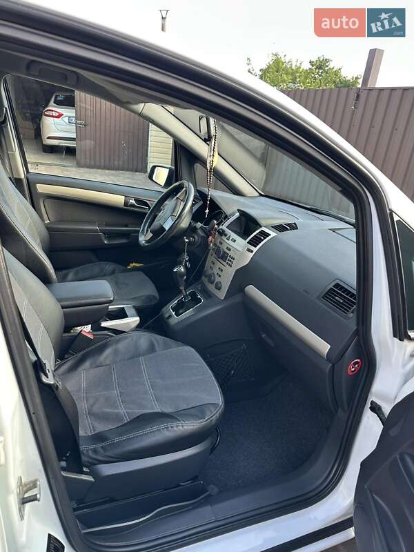 Минивэн Opel Zafira 2008 в Гостомеле