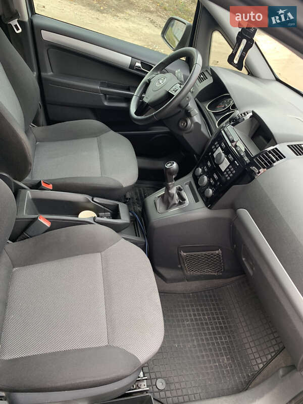 Минивэн Opel Zafira 2011 в Ровно