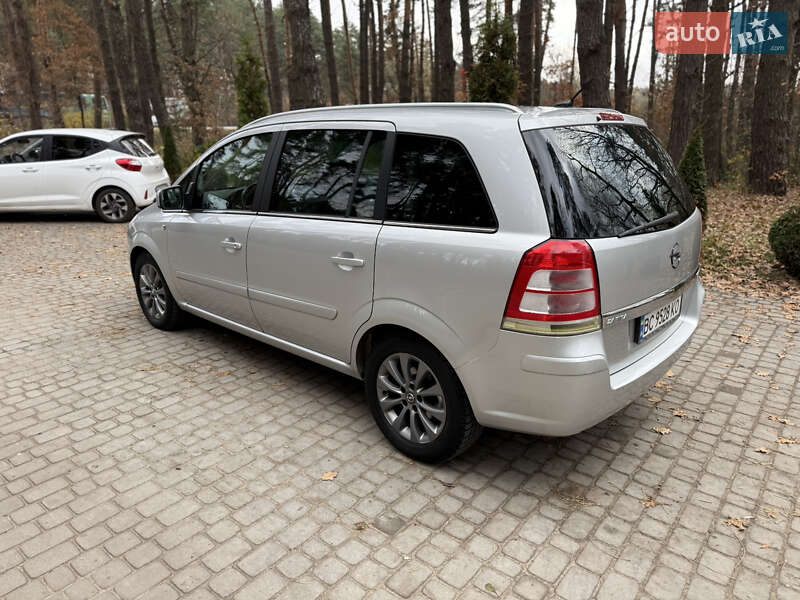 Минивэн Opel Zafira 2010 в Львове