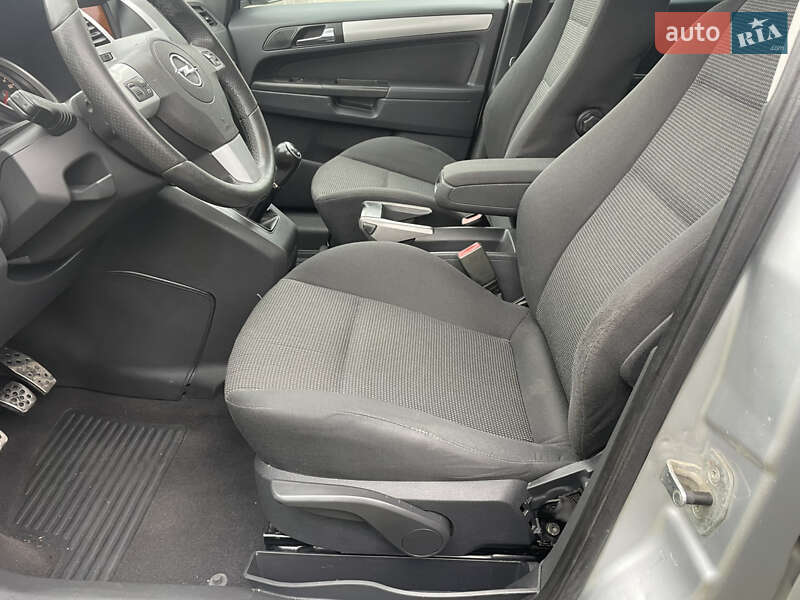 Минивэн Opel Zafira 2008 в Староконстантинове