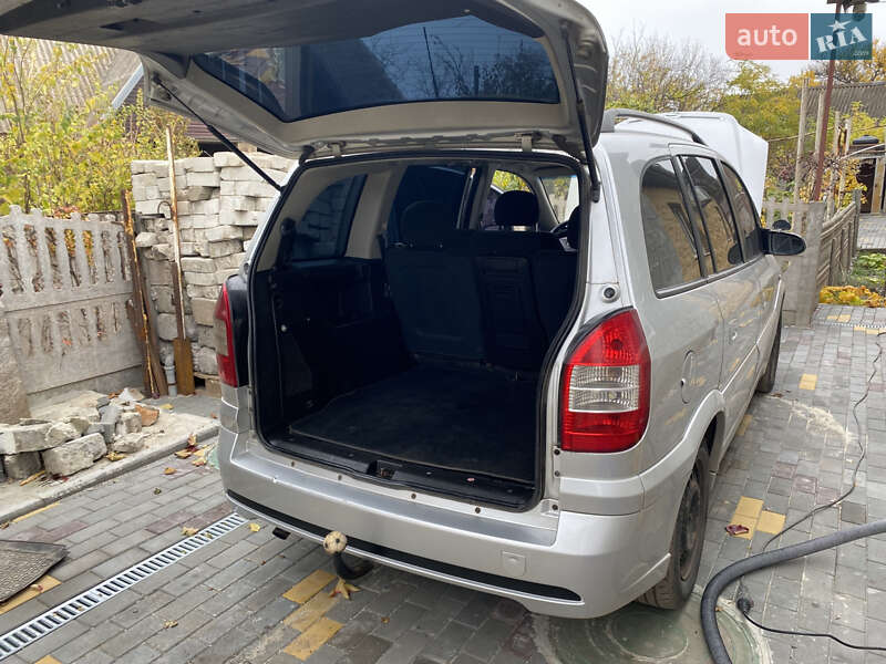 Минивэн Opel Zafira 2005 в Кривом Роге